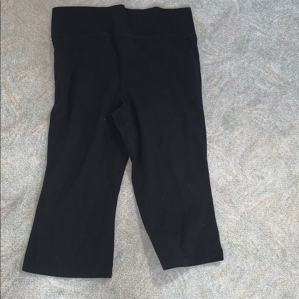Black capri leggings